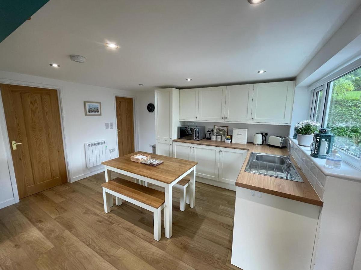 Lovely Ground Floor Apartment In Quiet Village Exeter Eksteriør bilde